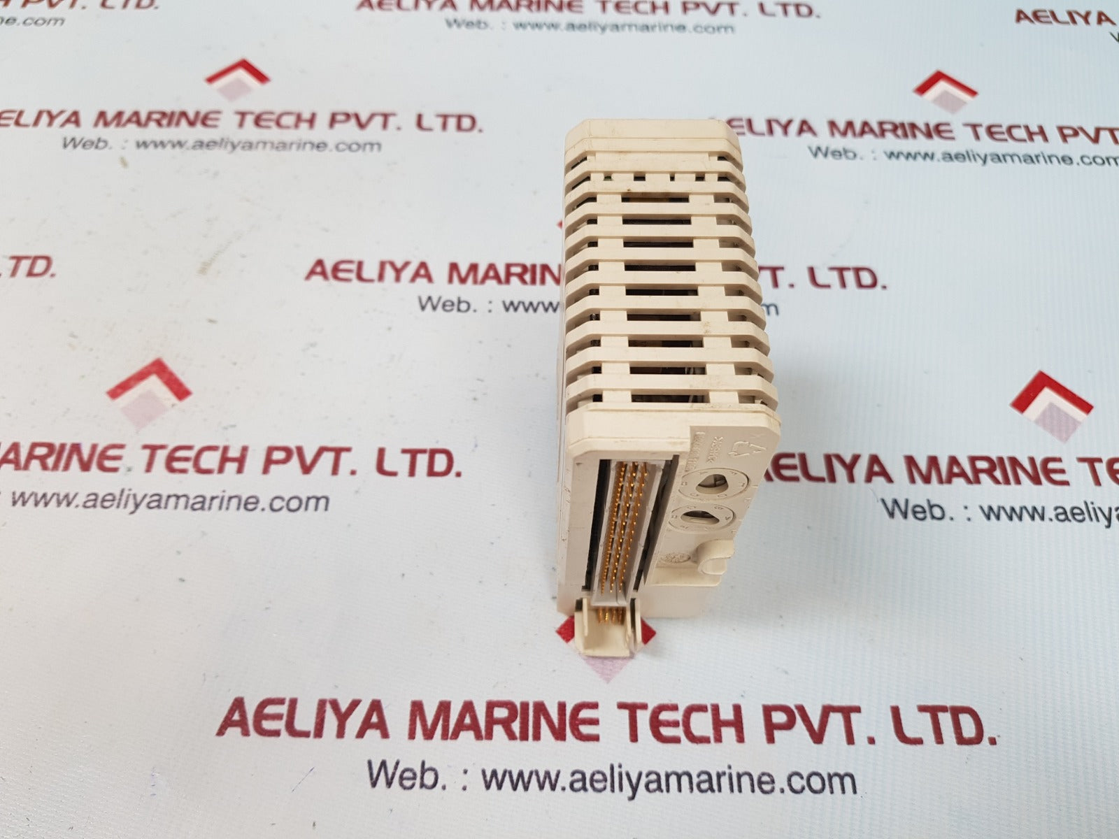 Abb ao810 3bse008522r1 analog output module