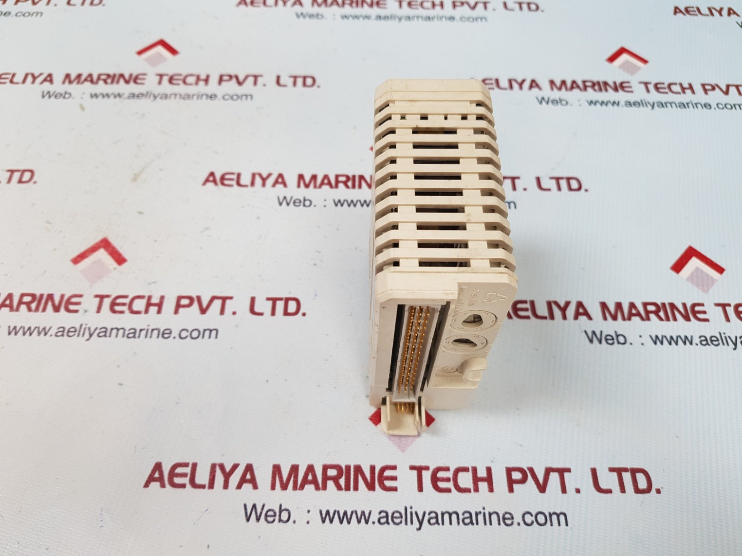 Abb ao810 3bse008522r1 analog output module