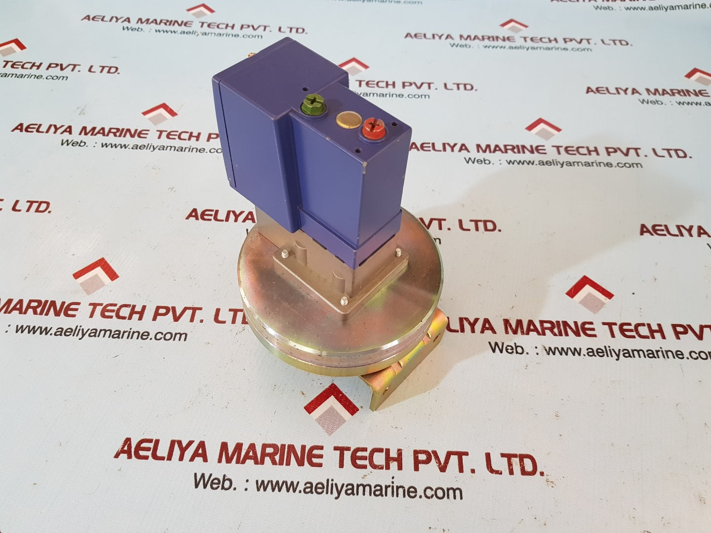 Telemecanique xml cs04b2s11 pressure switch