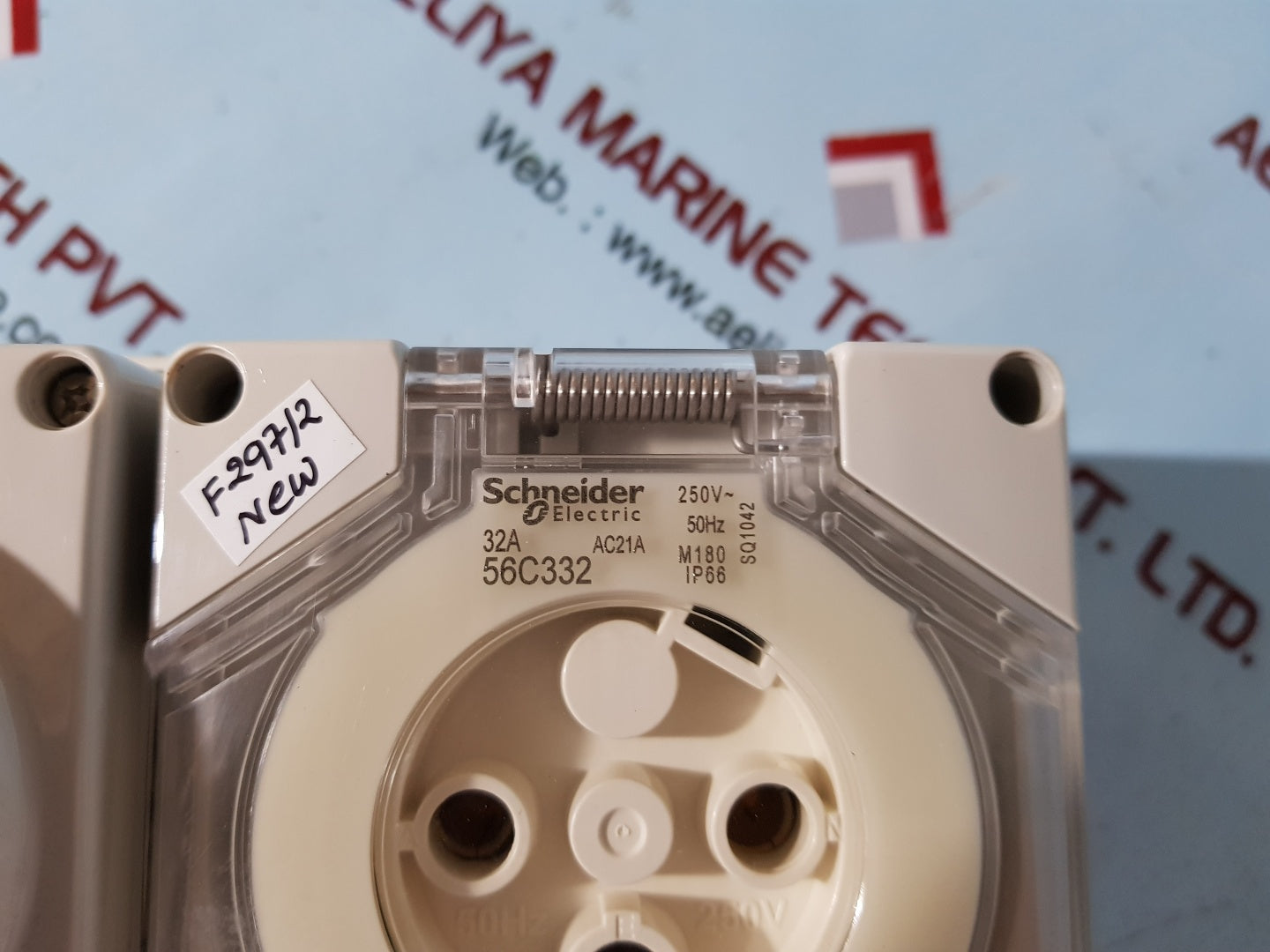 Schneider electric s56c332 switch socket
