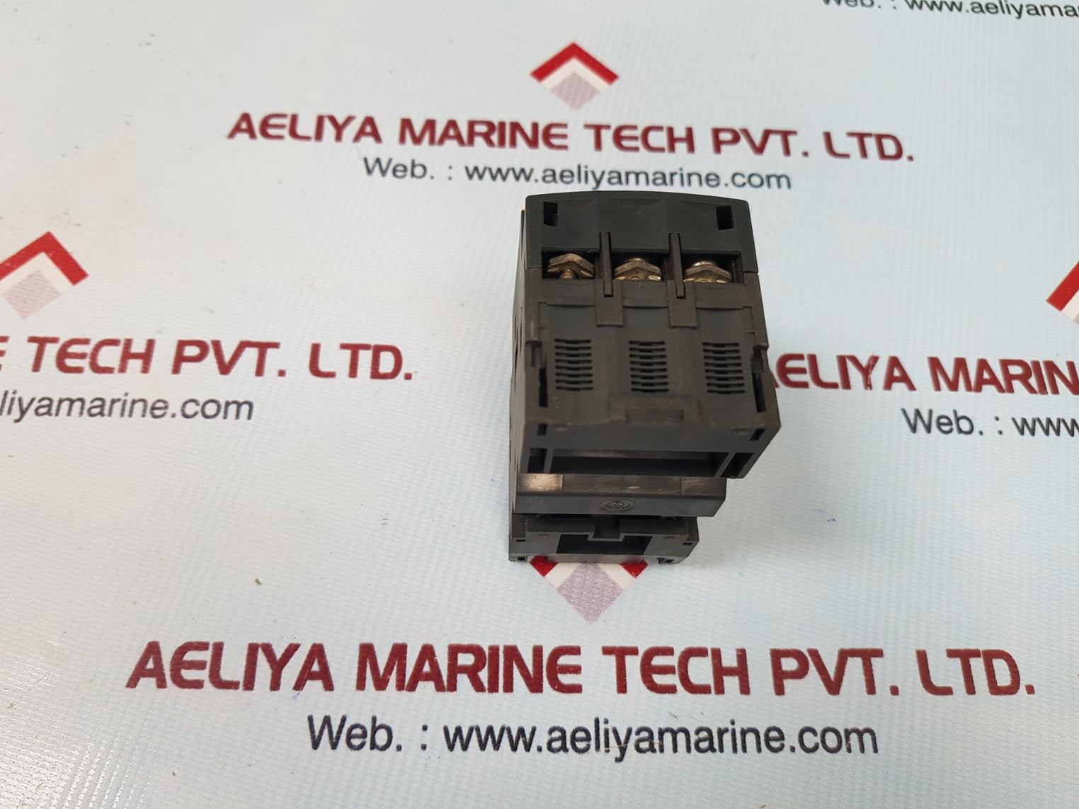 Telemecanique gv2me32 / 24-32a  motor starter circuit breaker 