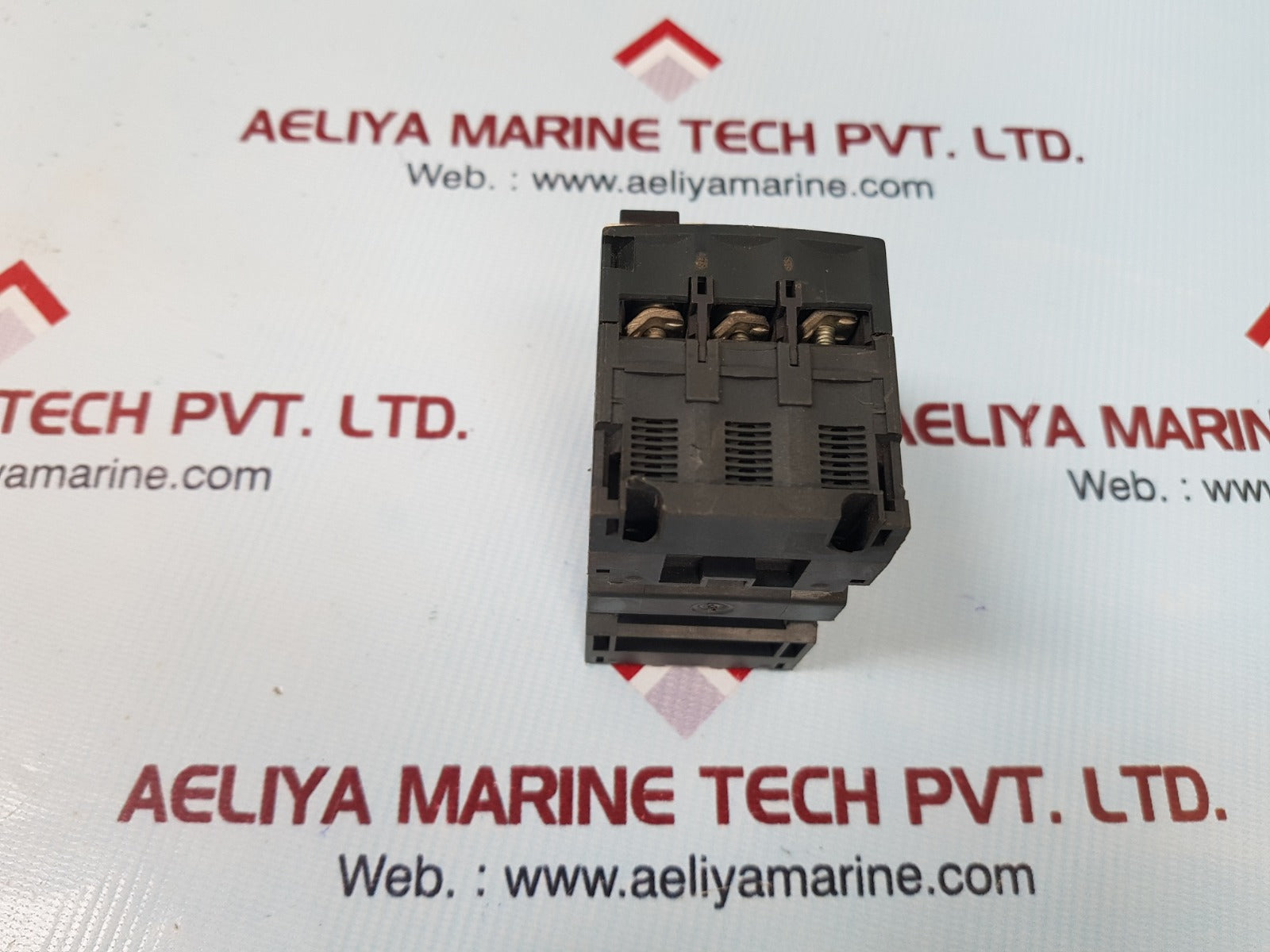 Telemecanique gv2me32 / 24-32a  motor starter circuit breaker 