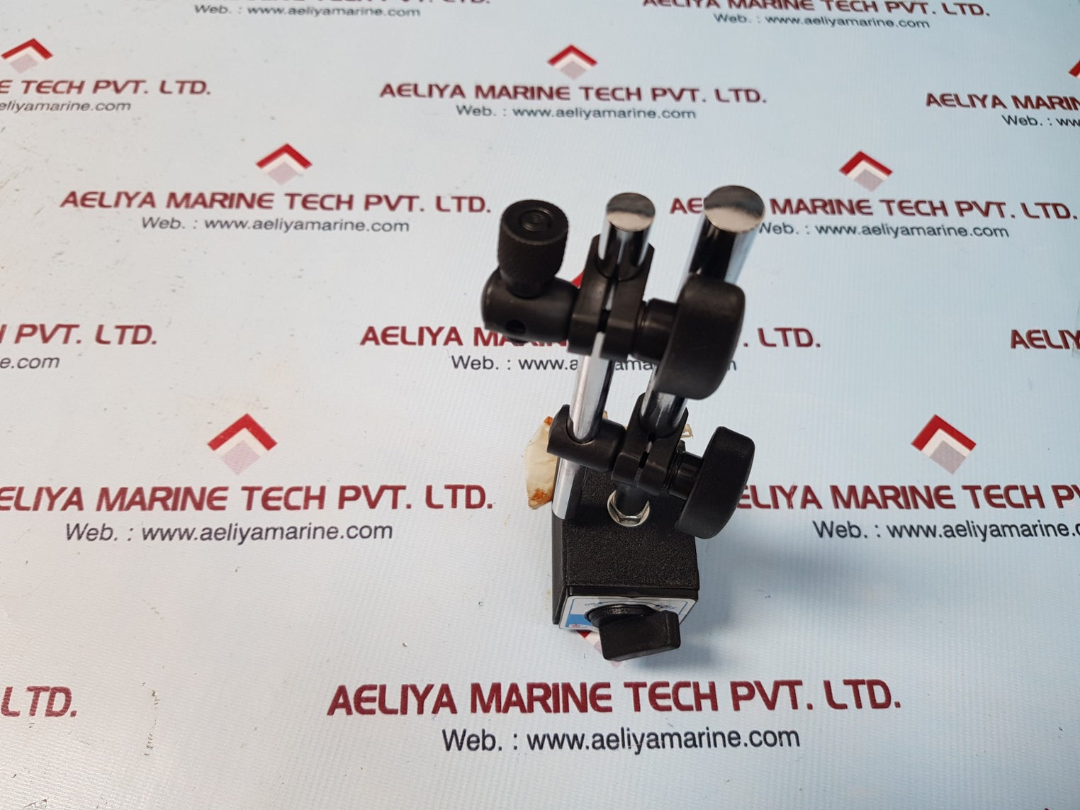 Hikari magnetic base