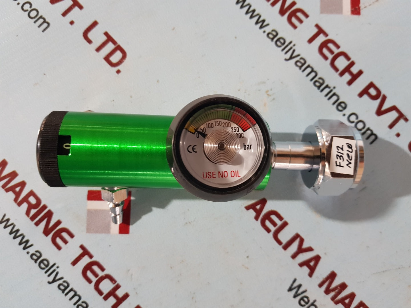 Oxygen Flow Control Regulator 0 to 300 bar