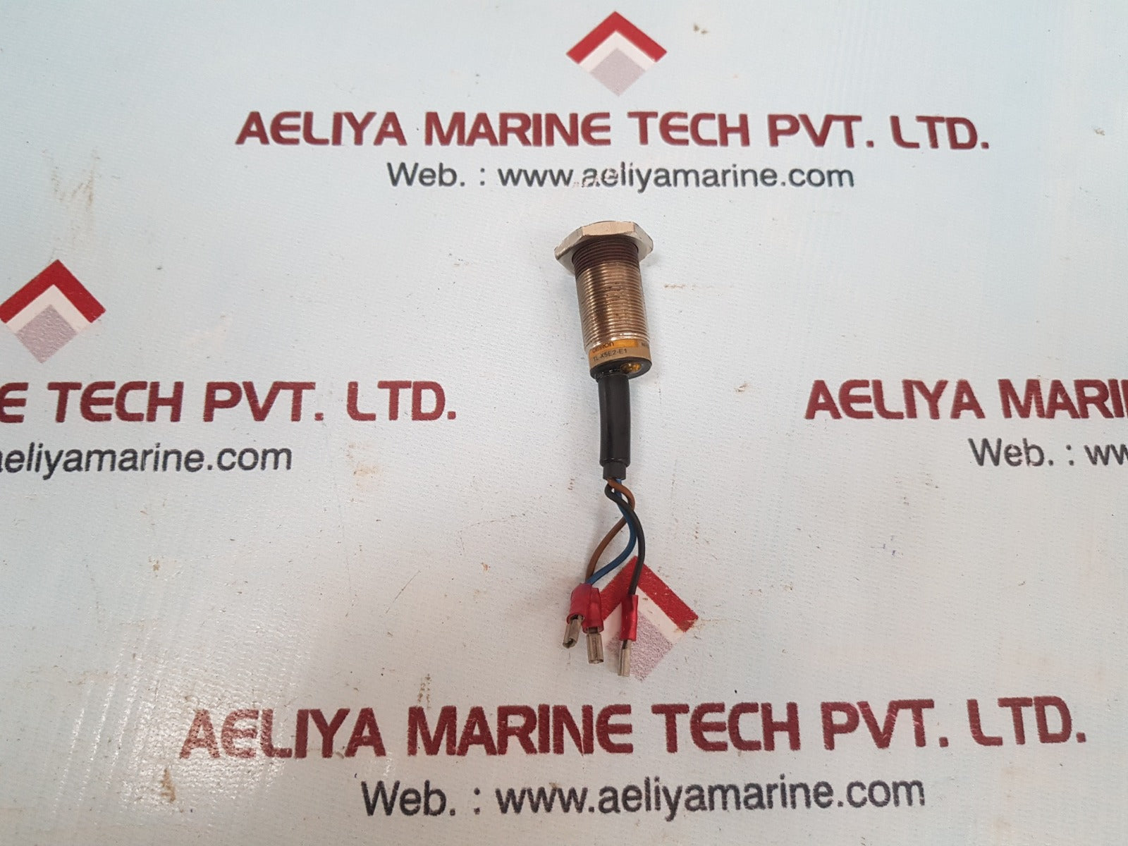 Omron tl-x5e2-e1 proximity sensor