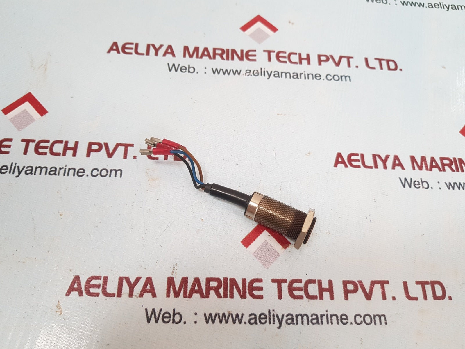 Omron tl-x5e2-e1 proximity sensor