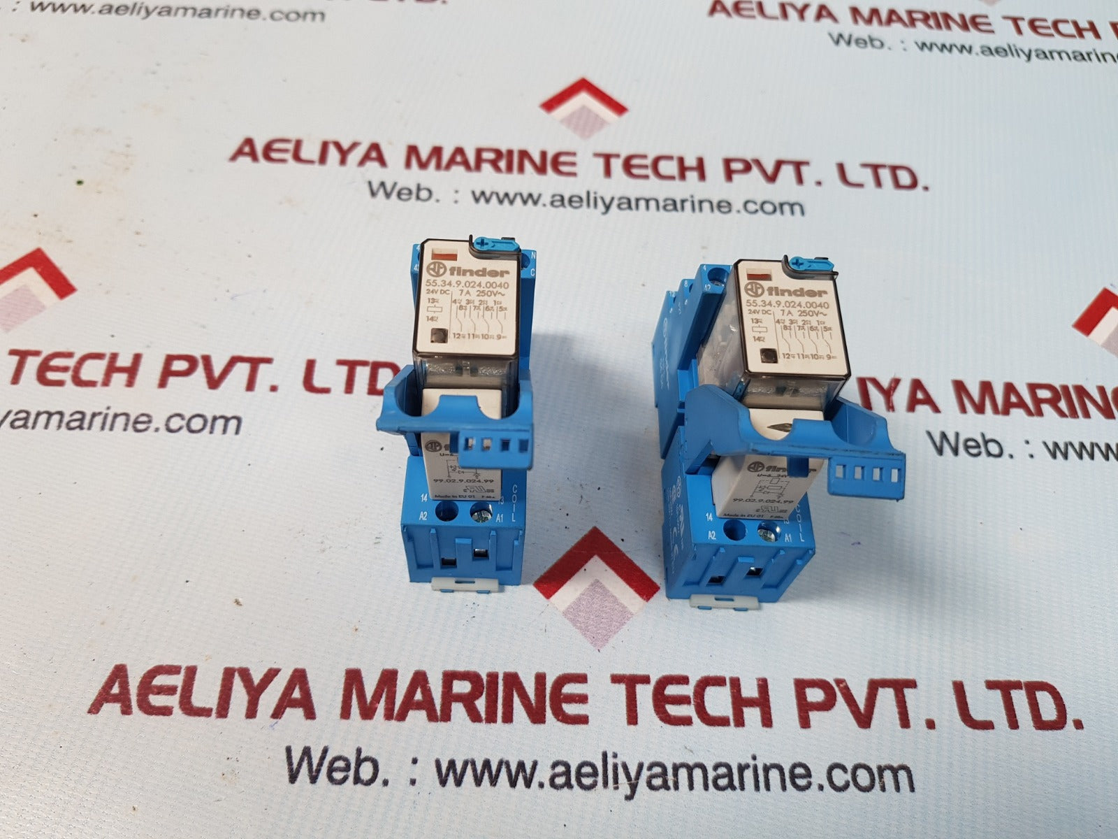 Finder 55.34.9.024.0040 relay with 94-04 socket