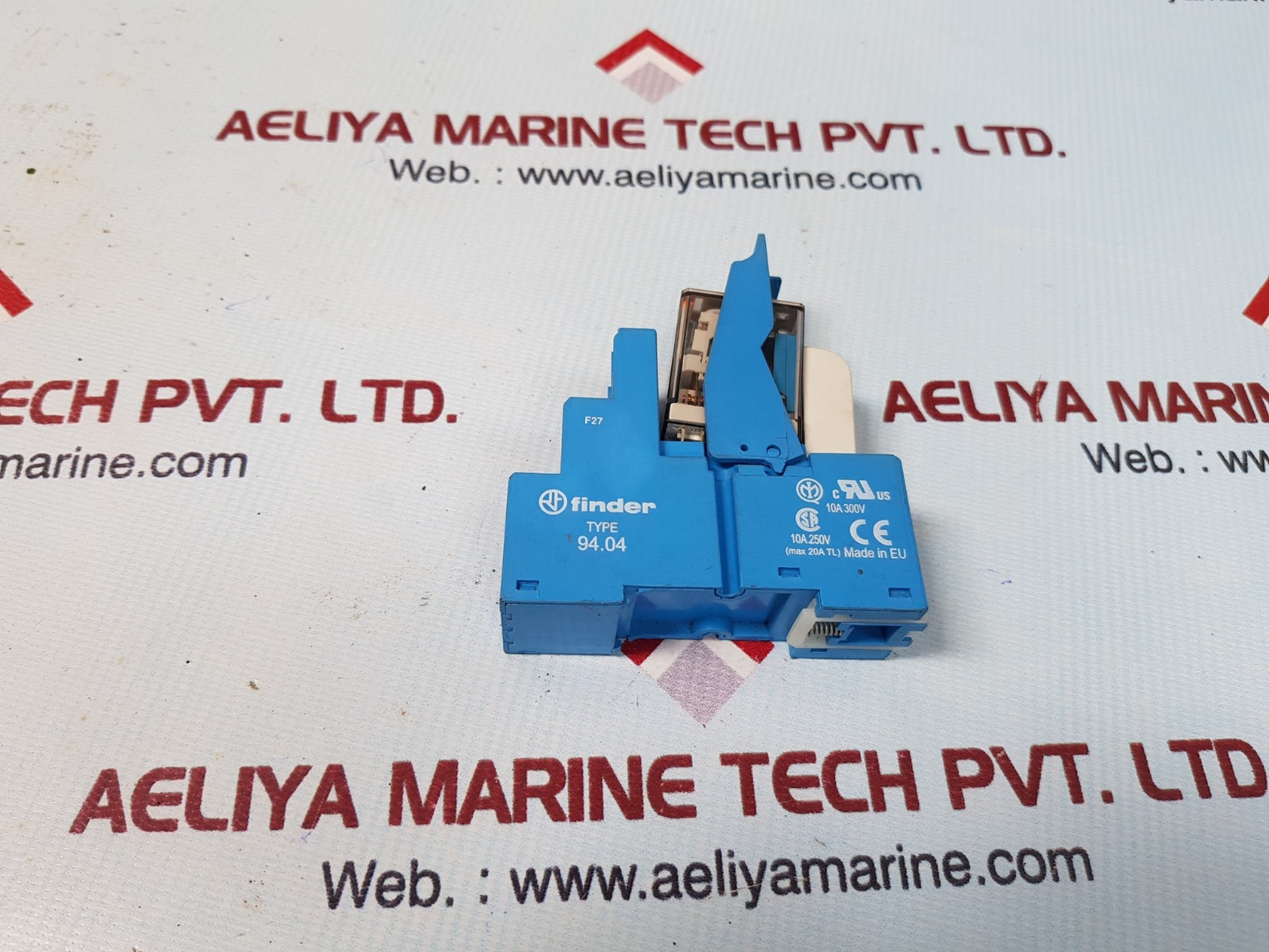 Finder 55.34.9.024.0040 relay with 94-04 socket