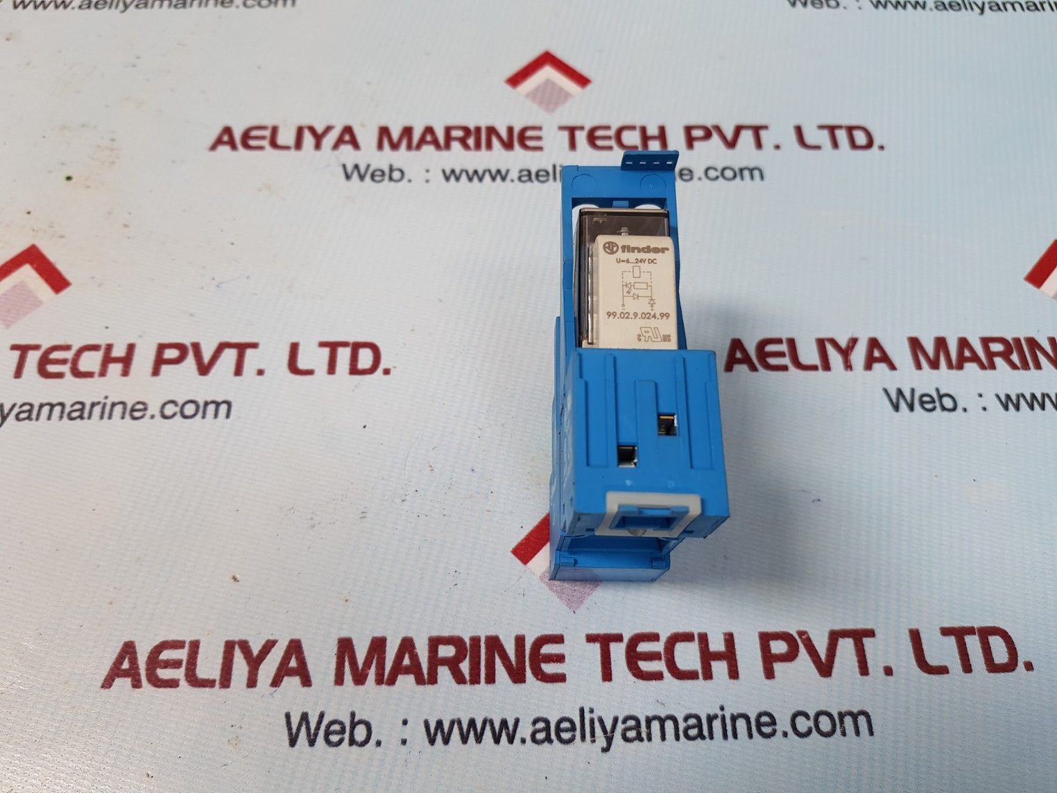 Finder 55.34.9.024.0040 relay with 94-04 socket