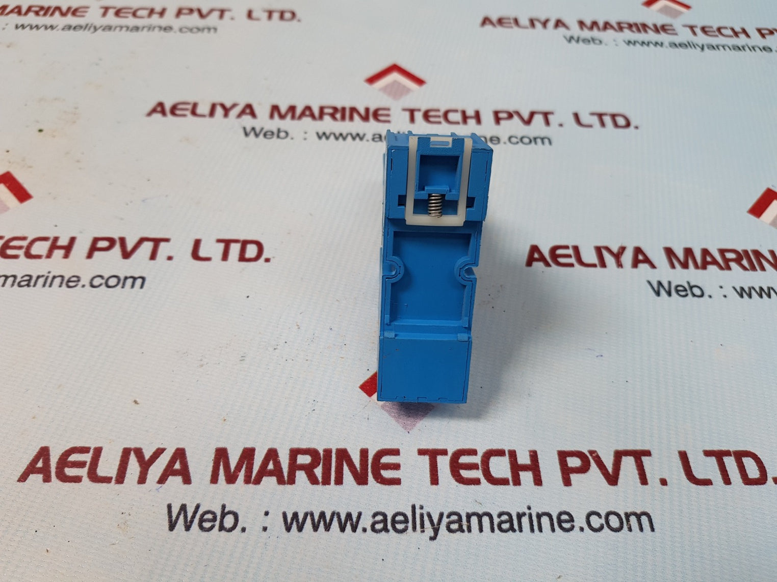 Finder 55.34.9.024.0040 relay with 94-04 socket