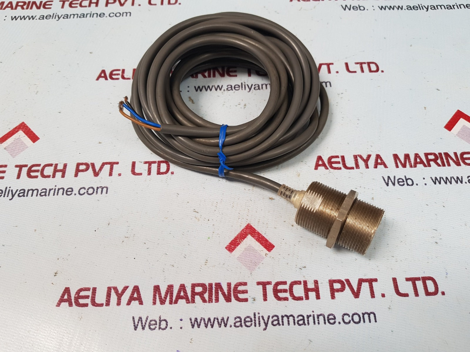 Omron e2e-x10e2 proximity sensor