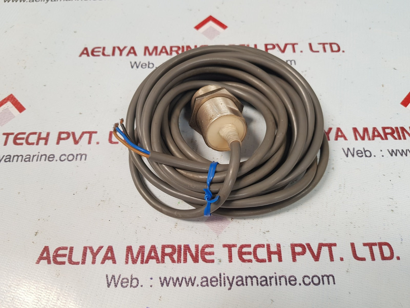 Omron e2e-x10e2 proximity sensor