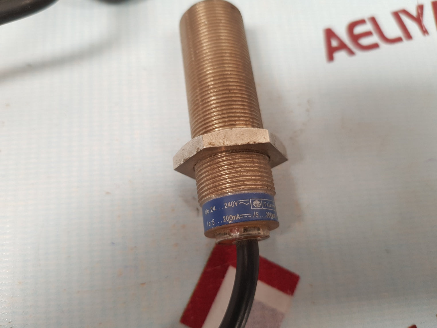 Telemecanique xs1m18mb230h4 proximity sensor