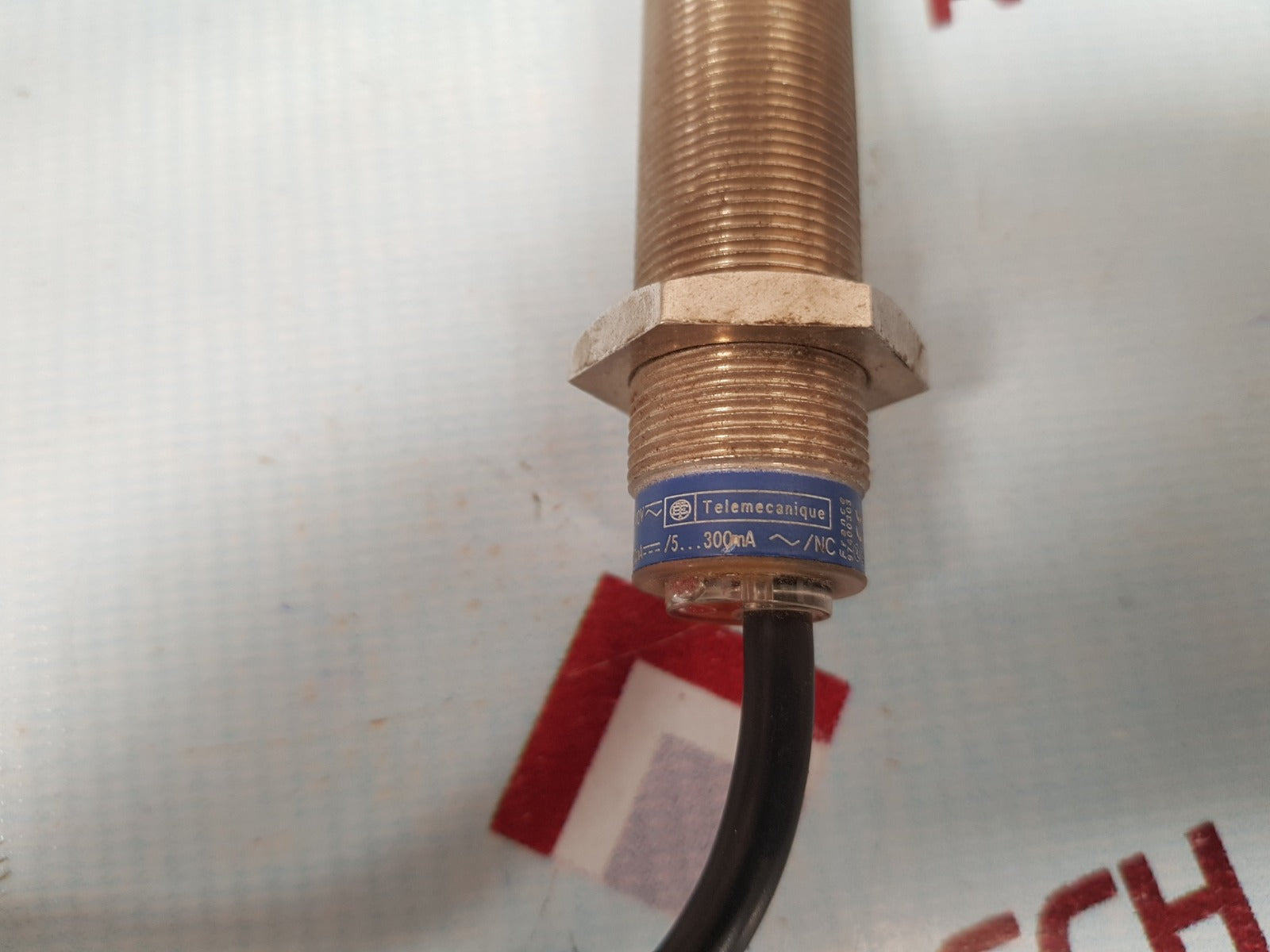 Telemecanique xs1m18mb230h4 proximity sensor