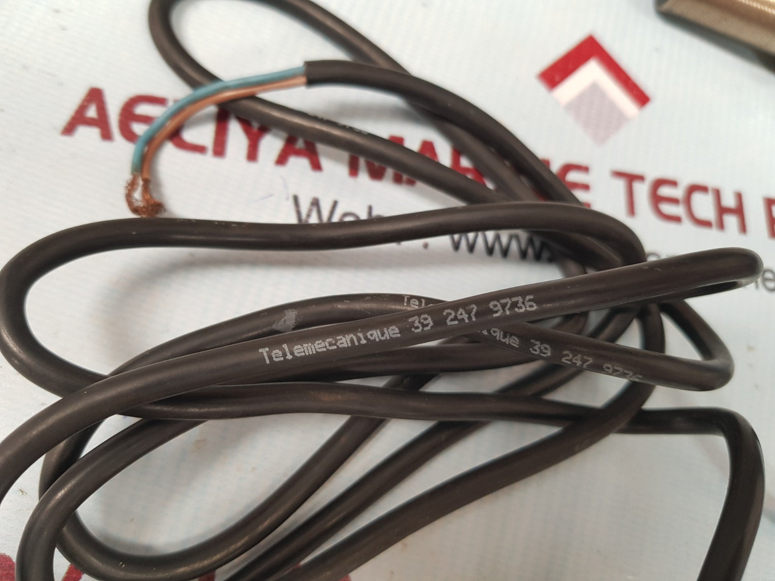 Telemecanique xs1m18mb230h4 proximity sensor