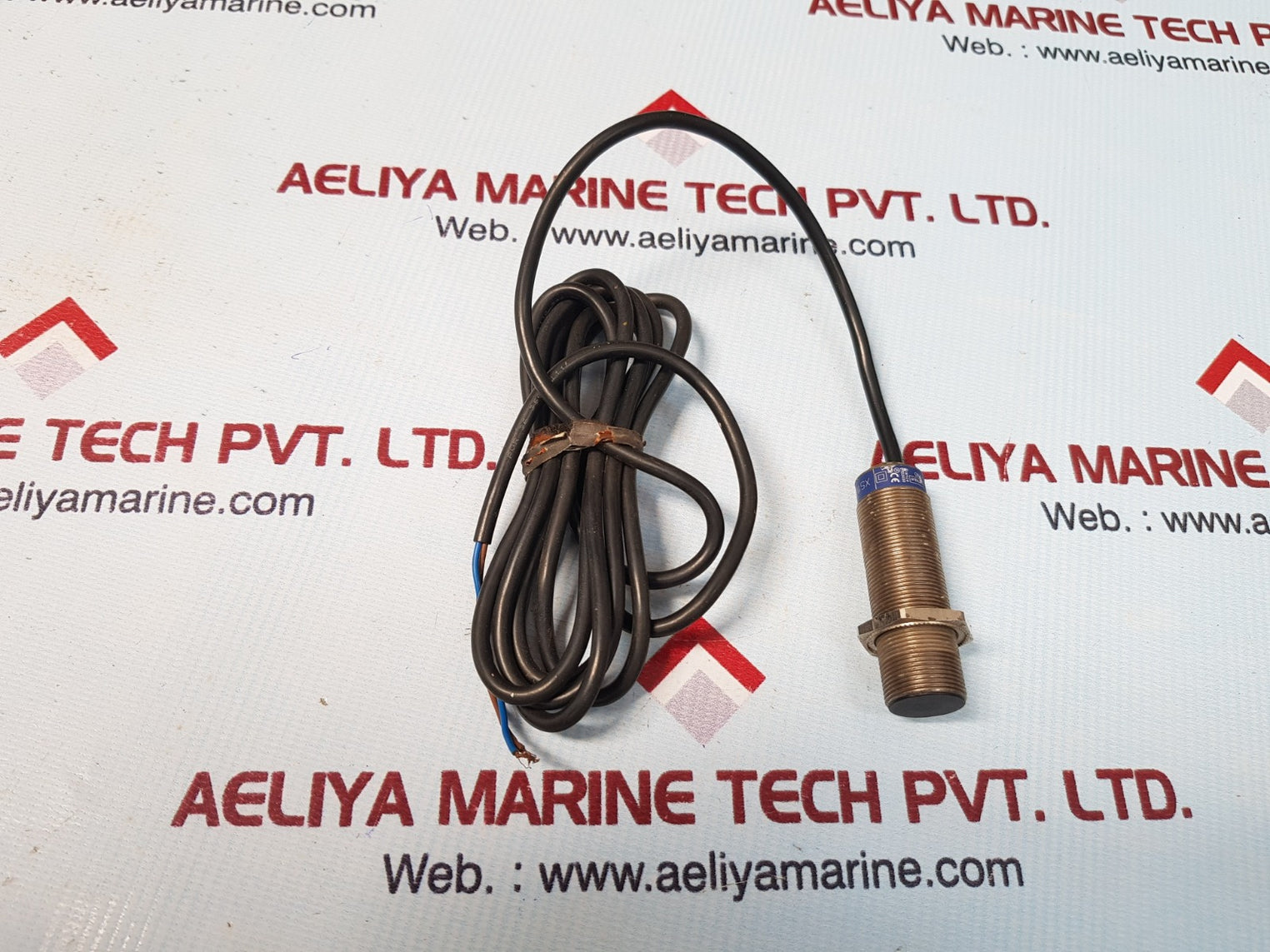 Telemecanique  xs1m18ma230 proximity sensor