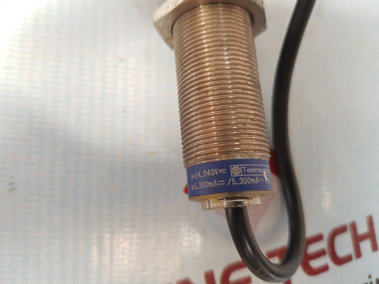 Telemecanique  xs1m18ma230 proximity sensor