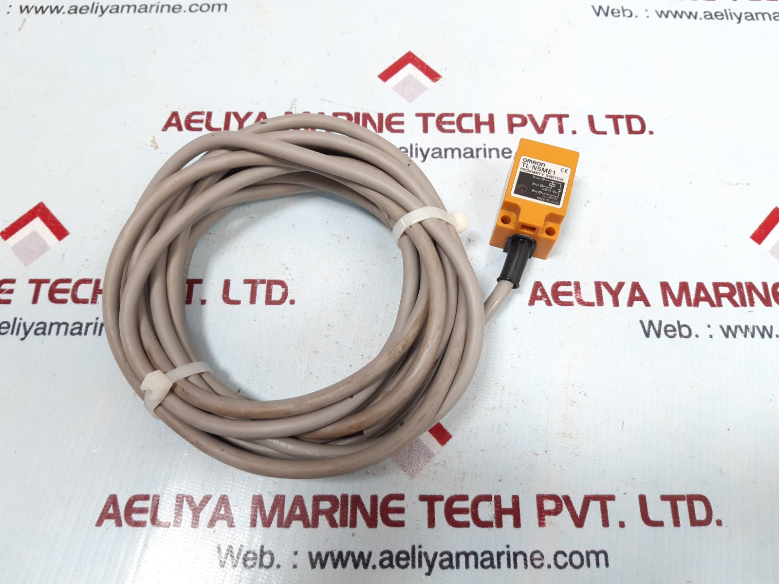 Omron tl-n5me1 proximity switch