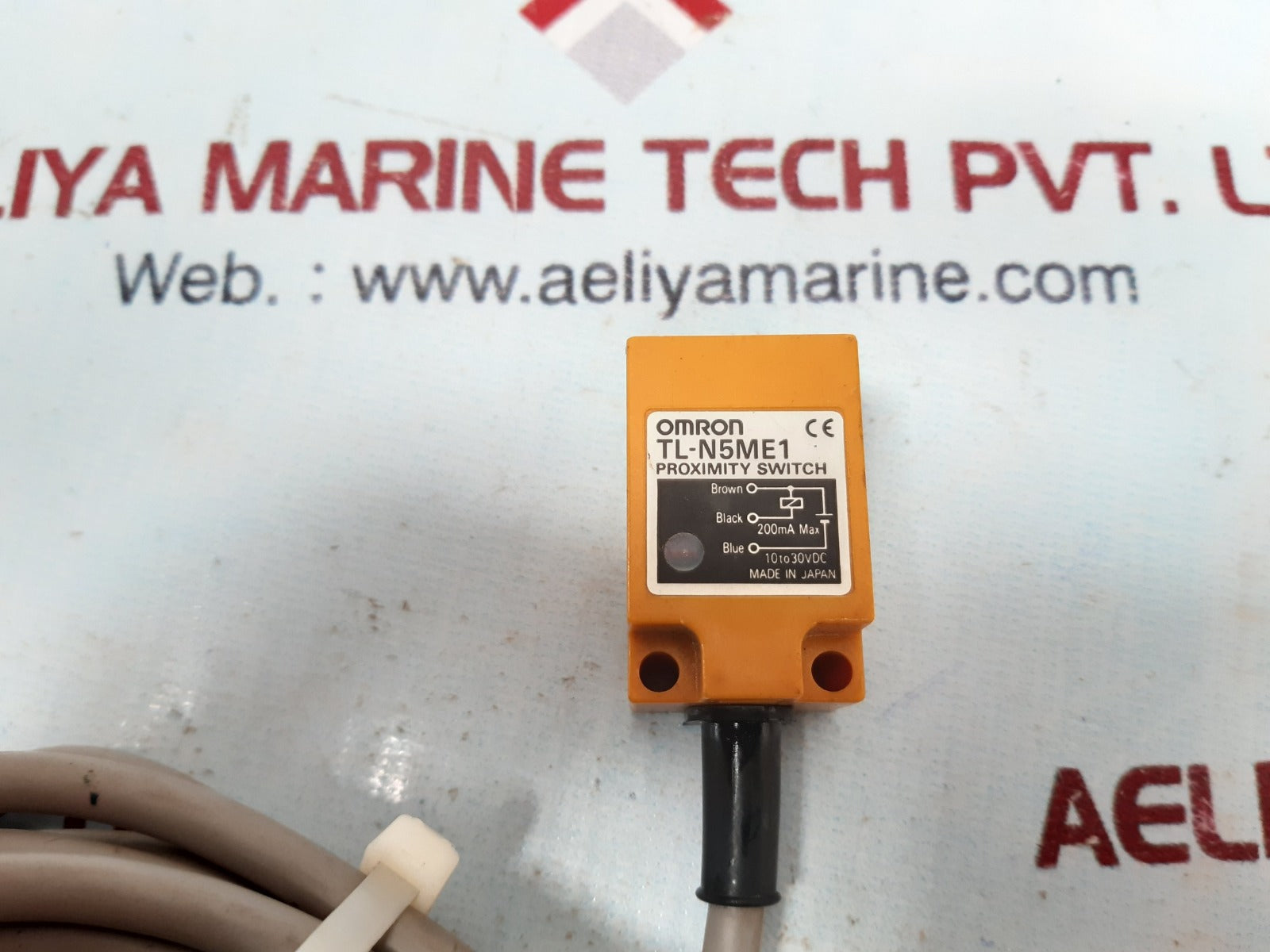 Omron tl-n5me1 proximity switch