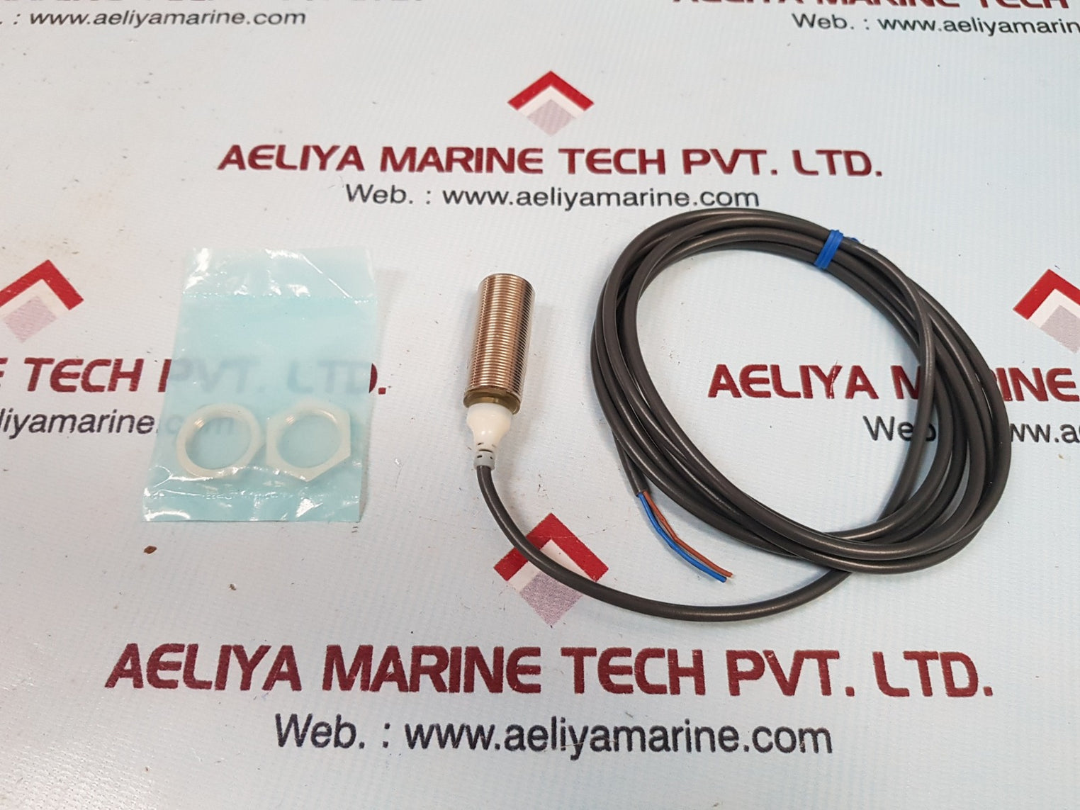 Omron e2a-m18ks08-wp-c2 proximity sensor