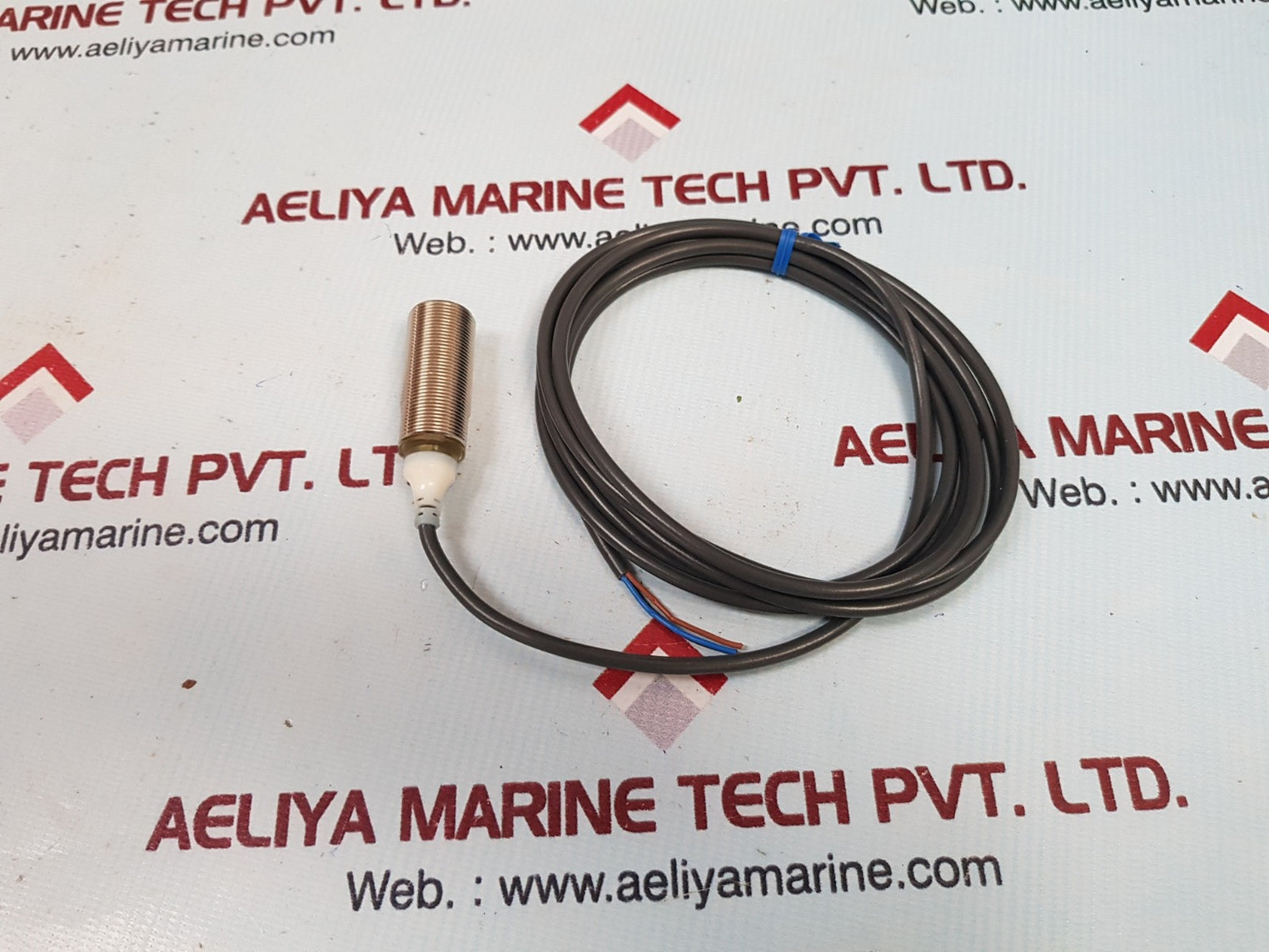 Omron e2a-m18ks08-wp-c2 proximity sensor