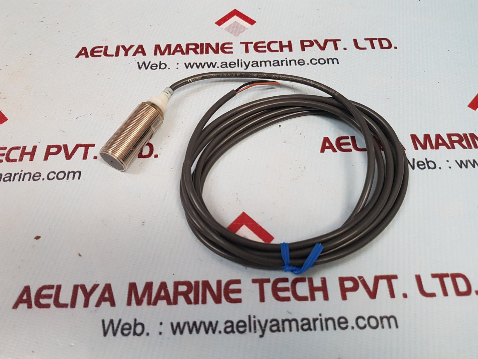 Omron e2a-m18ks08-wp-c2 proximity sensor