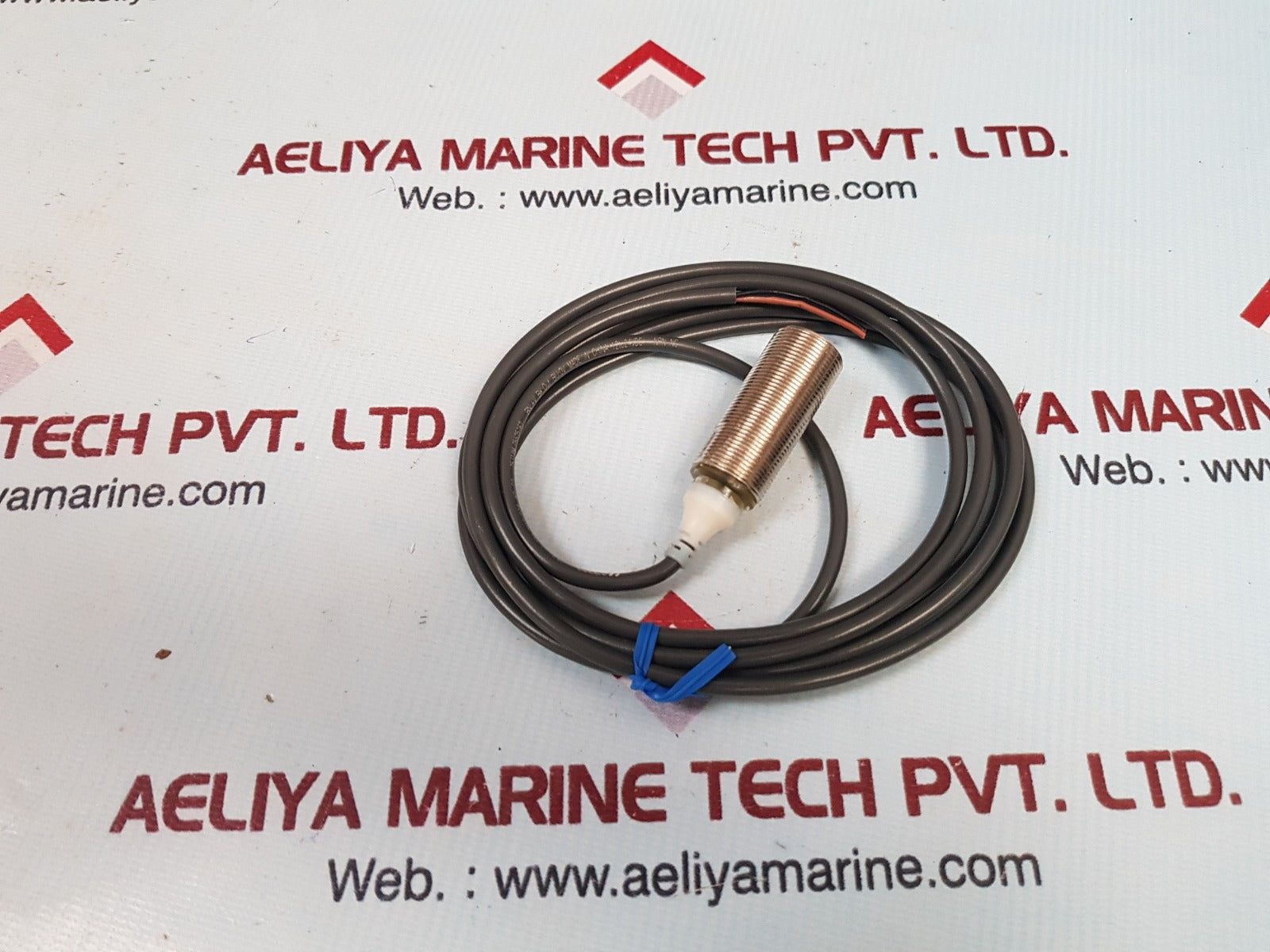 Omron e2a-m18ks08-wp-c2 proximity sensor