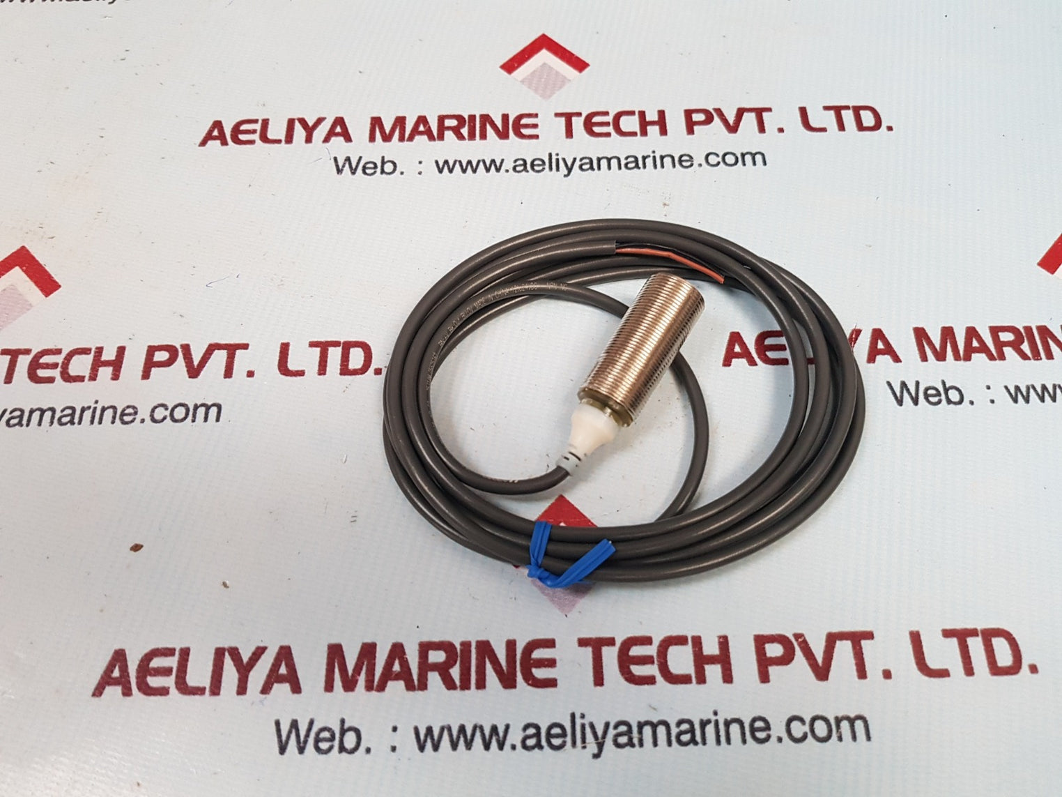 Omron e2a-m18ks08-wp-c2 proximity sensor