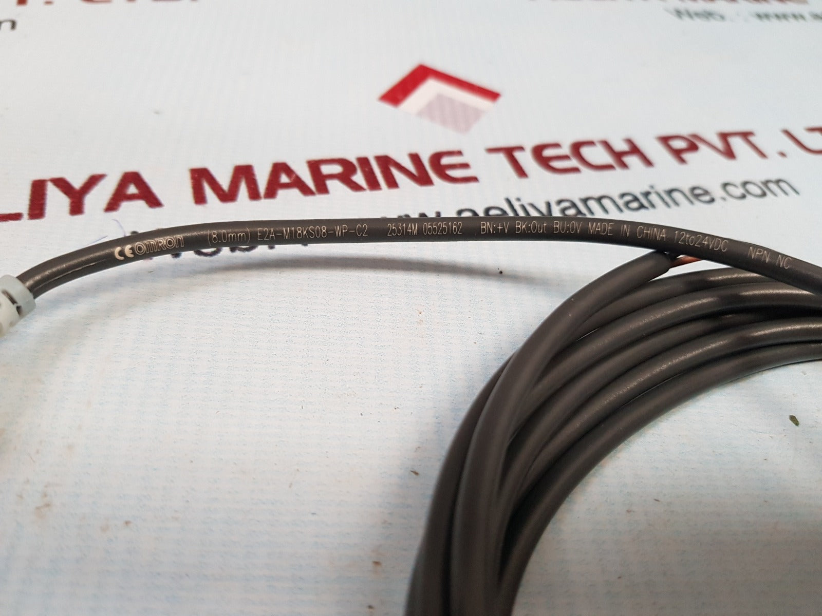 Omron e2a-m18ks08-wp-c2 proximity sensor