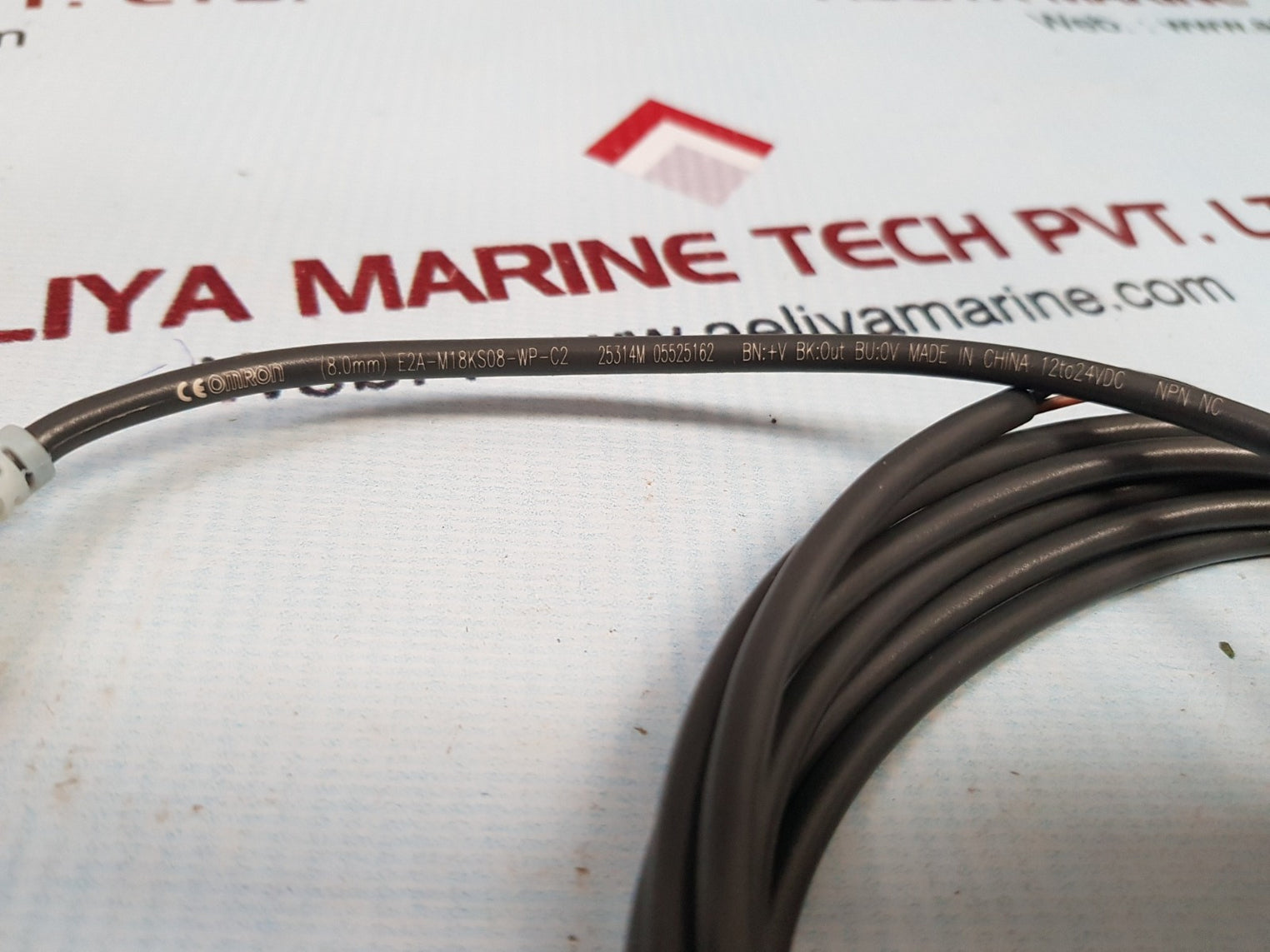 Omron e2a-m18ks08-wp-c2 proximity sensor