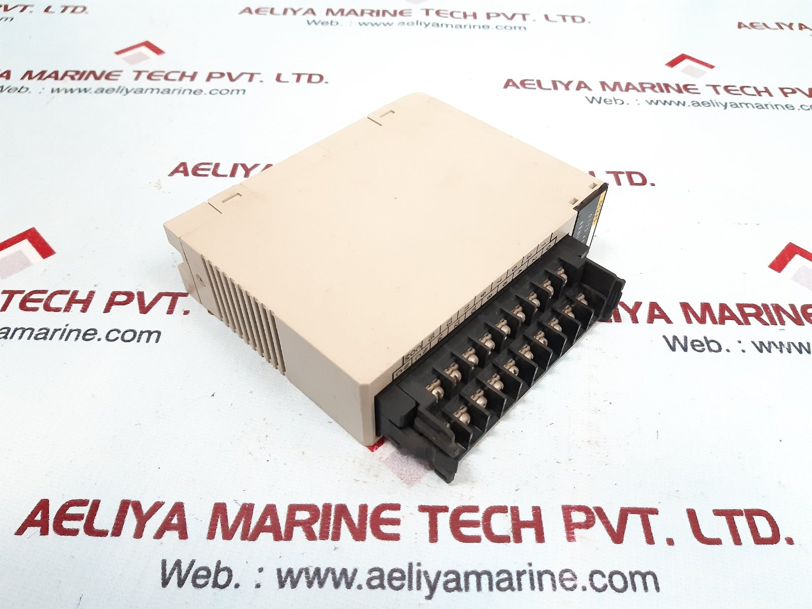 Omron c200h-0c225 relay output unit