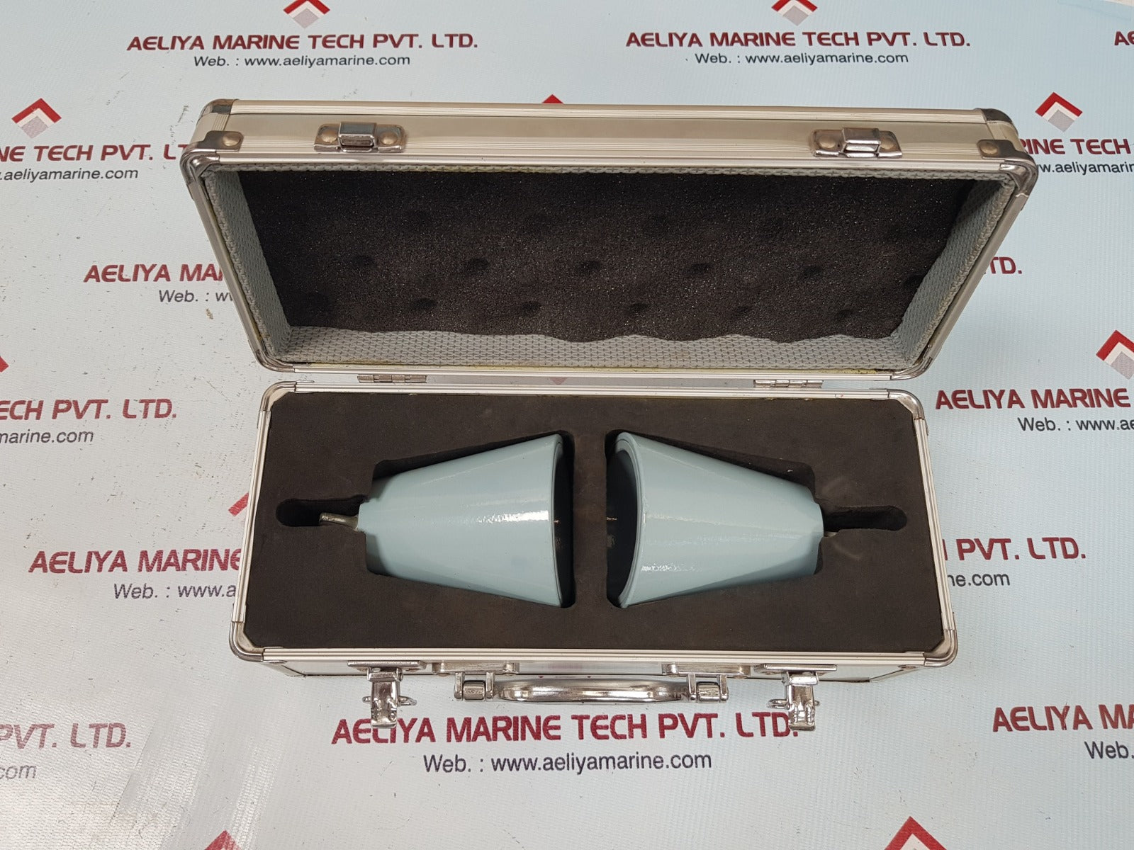 Scandia sleeve cones for immersion suits with detachable gloves