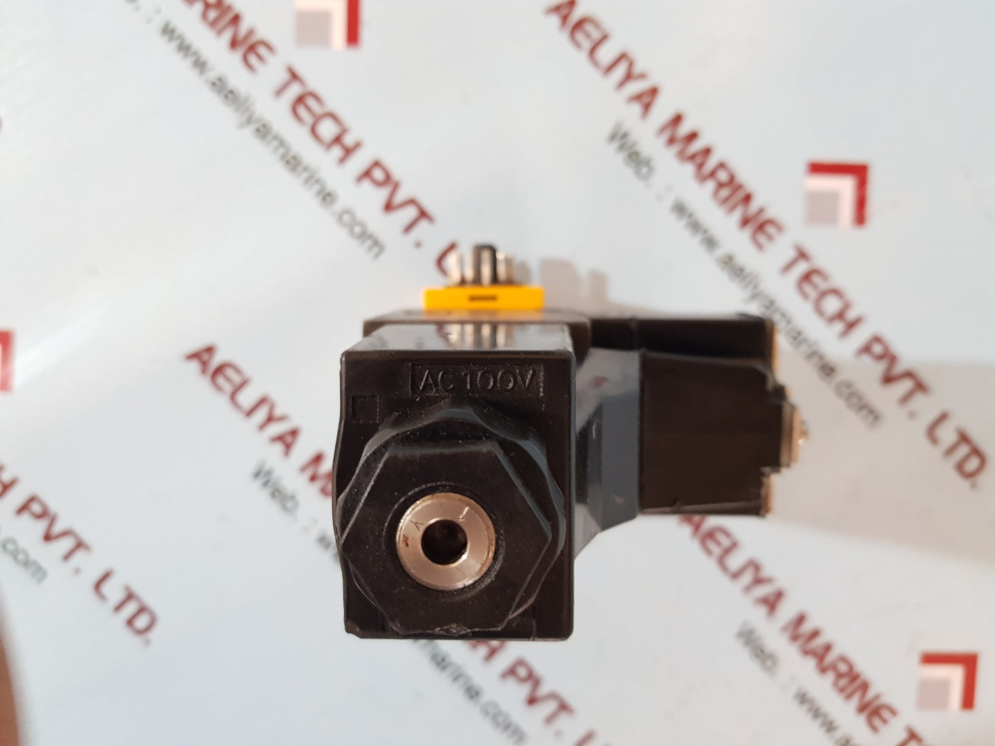 Daikin kso-g02-2ba-20 solenoid controlled valve