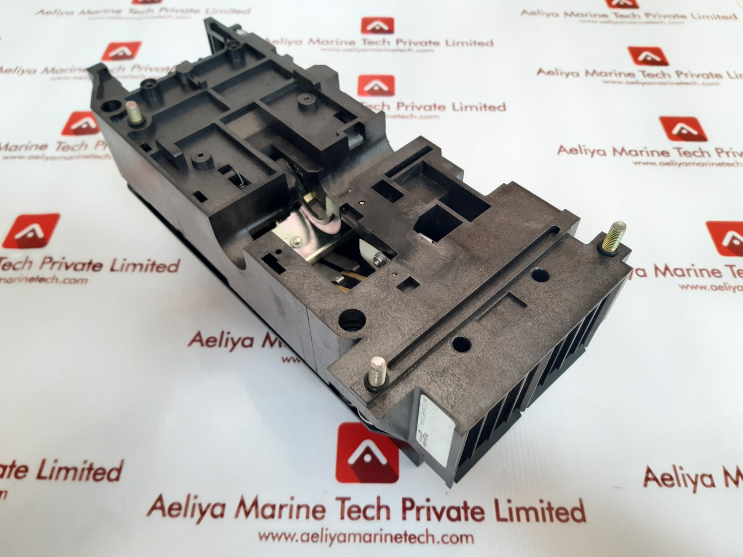 M50h1 3p  str 58u in =5000a electric trip control circuit breaker