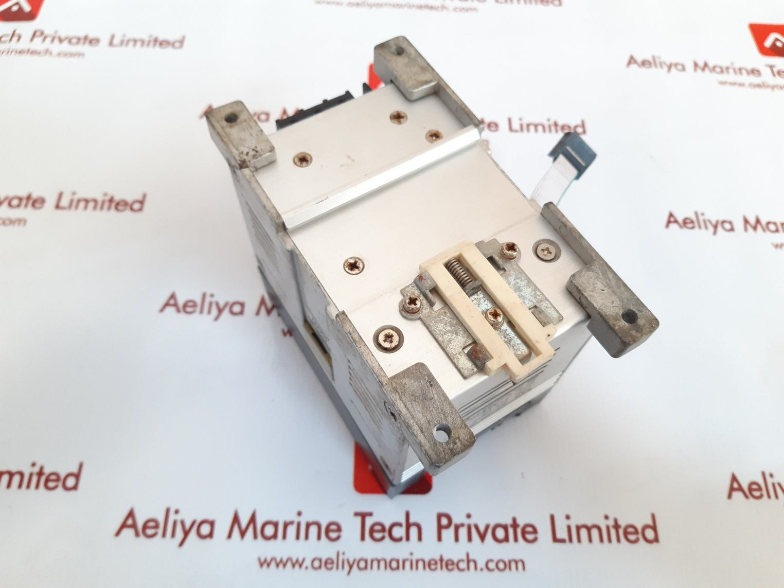 Idec pfa-1 t081dc 8-output unit 