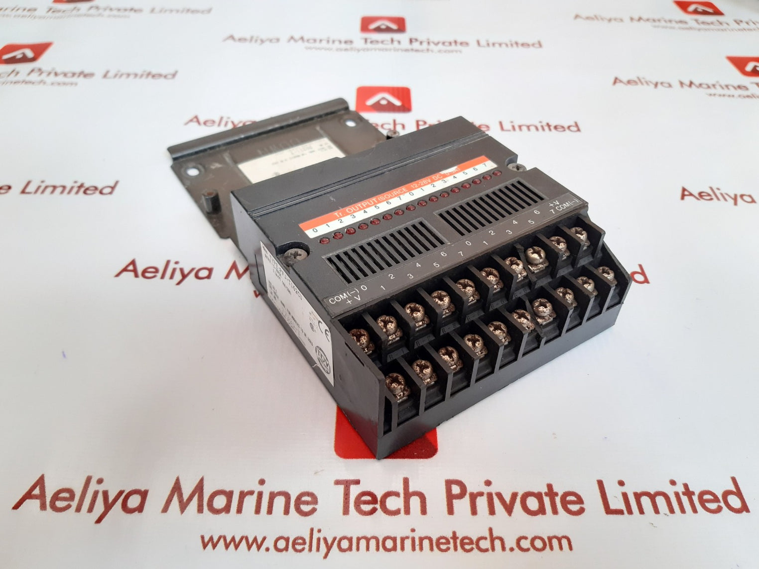 Idec izumi pfj-t162cu transistor input unit with  pfj-eb1u base plate 