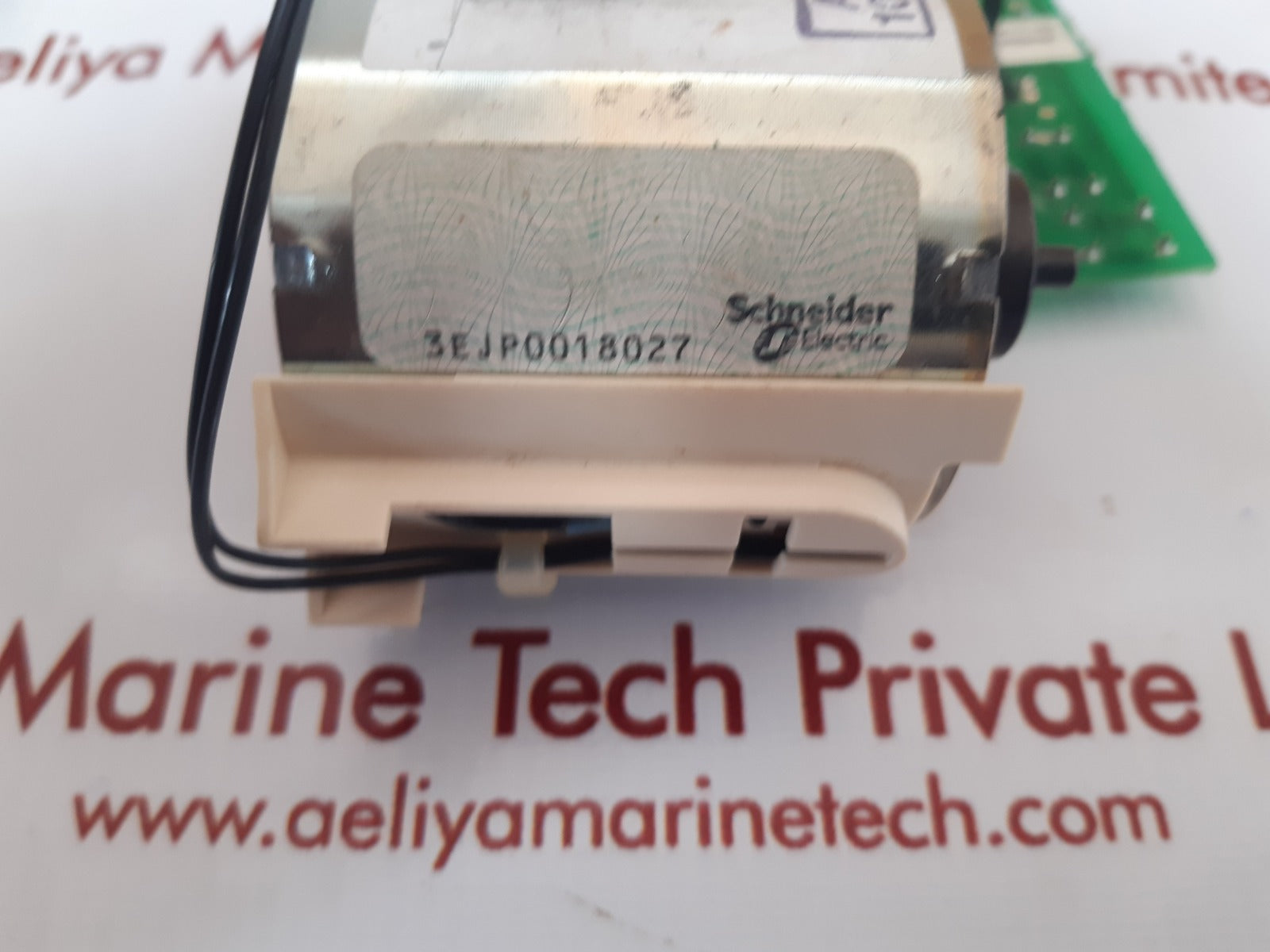 Schneider electric mn-u under voltage release for masterpact circuit breaker 685 680
