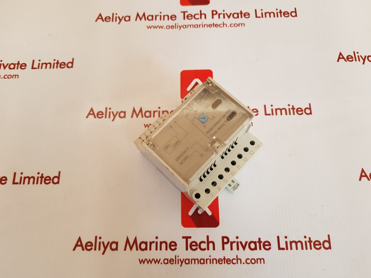 Schneider electric 33682 de mn time delay 