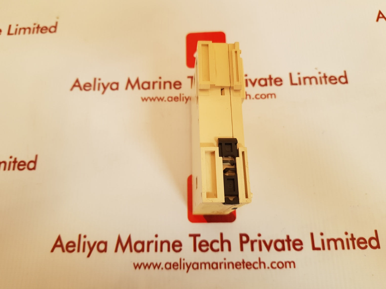 Schneider electric tm2dra16rt output module 