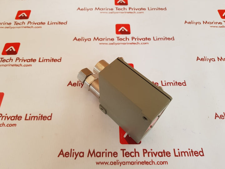 Trafag 8202.75.2212 pressure transmitter 