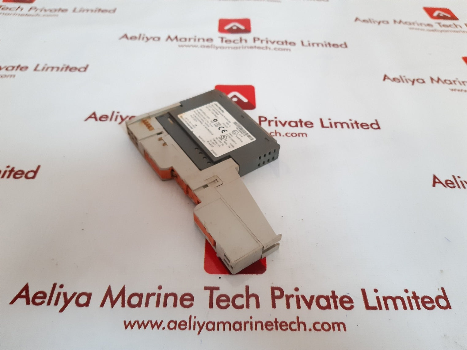 Allen-bradley 1734-ob4e ser.c input module with 1734-mb ser.a mounting base 