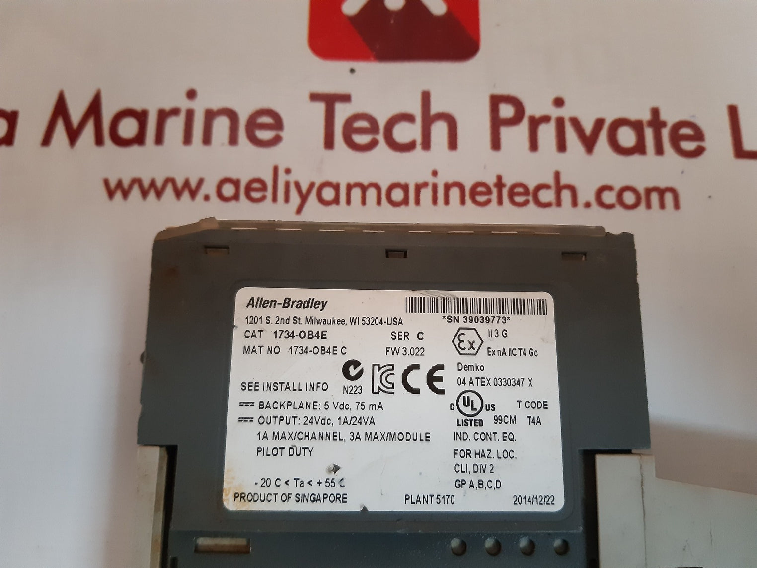 Allen-bradley 1734-ob4e ser.c input module with 1734-mb ser.a mounting base 