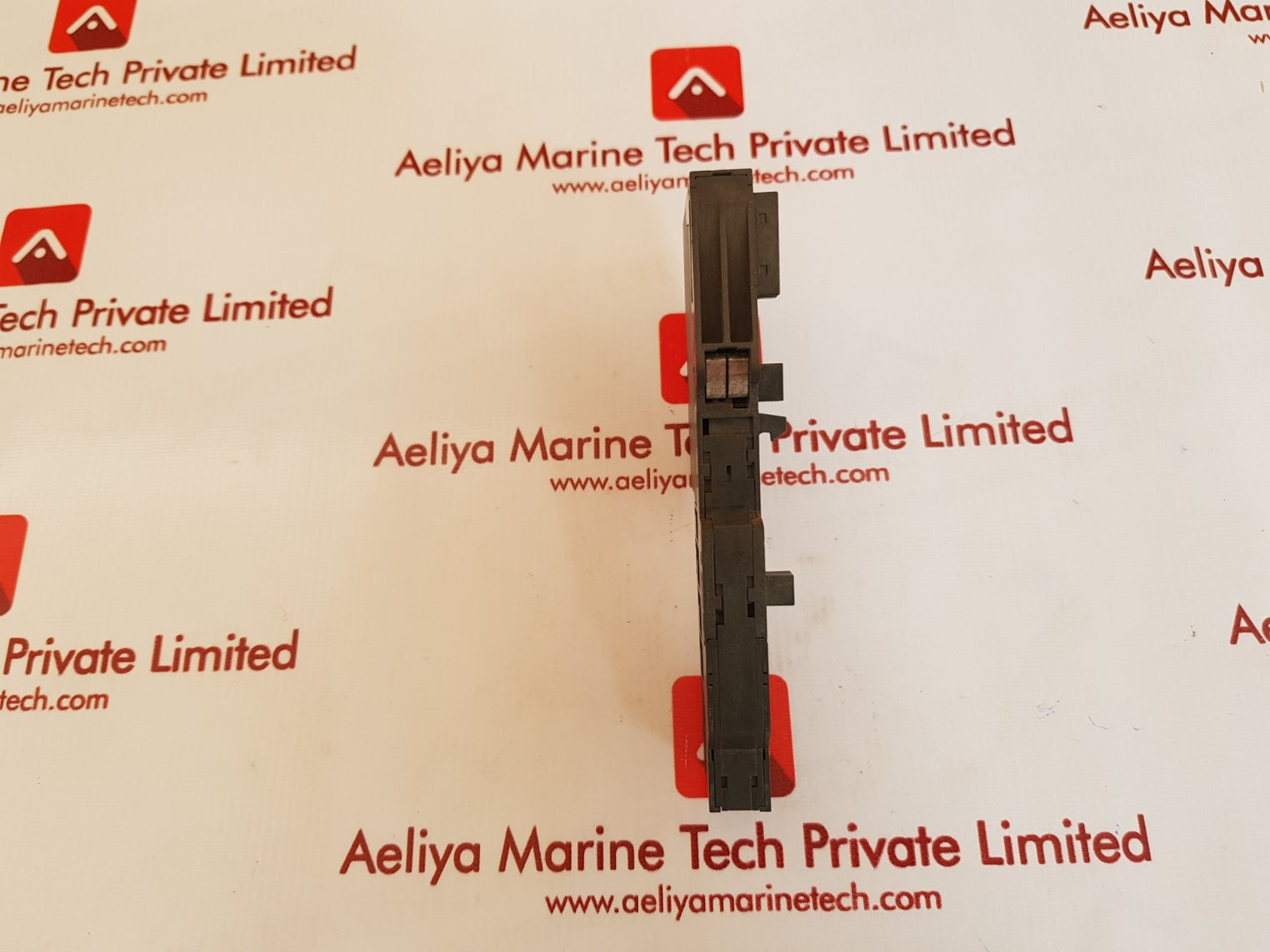 Siemens simatic s7 6es7 131-4bf00-0aa0 digital output module 