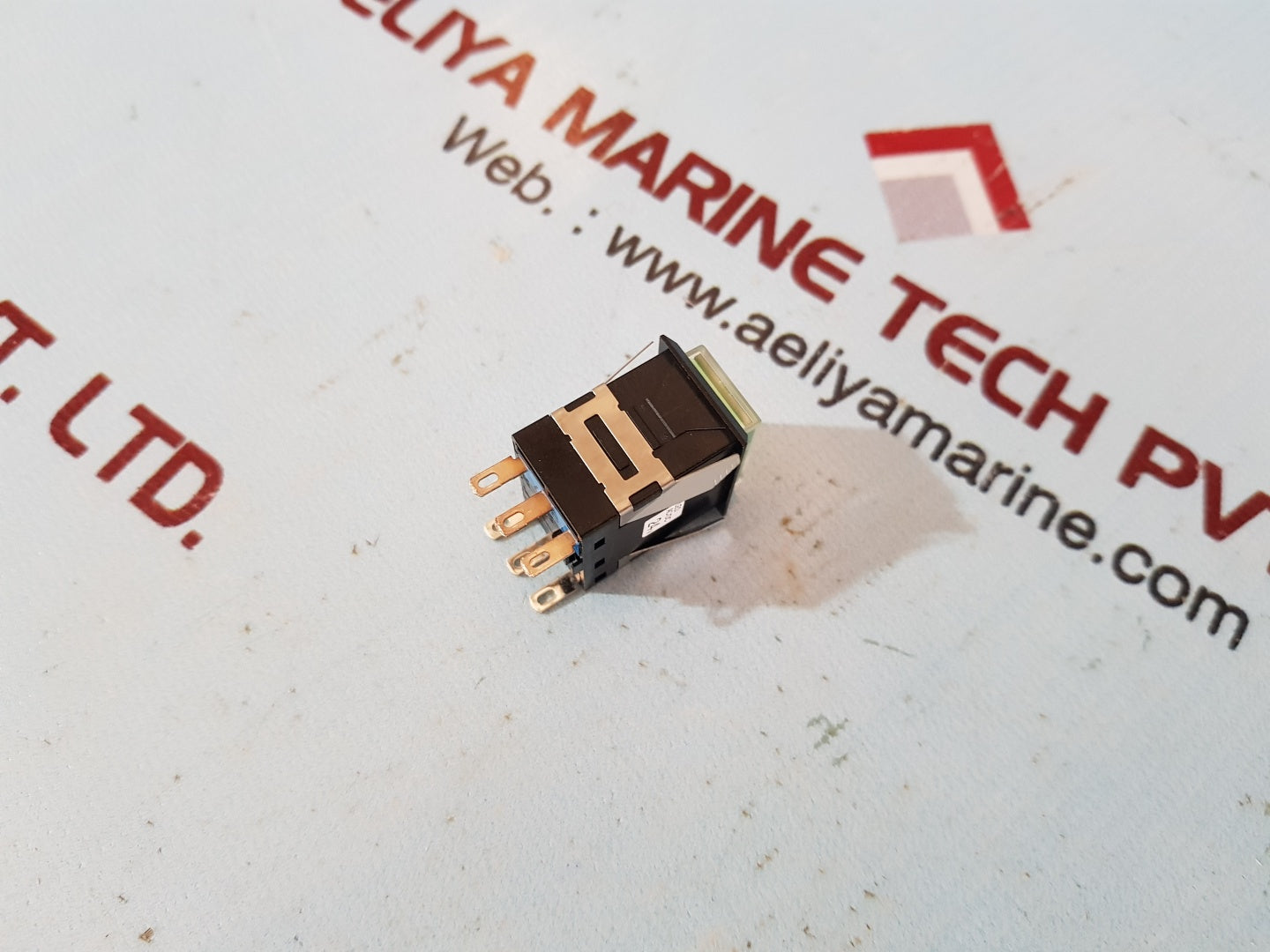 Idec ma3l-m push-button switch 12v ac/dc