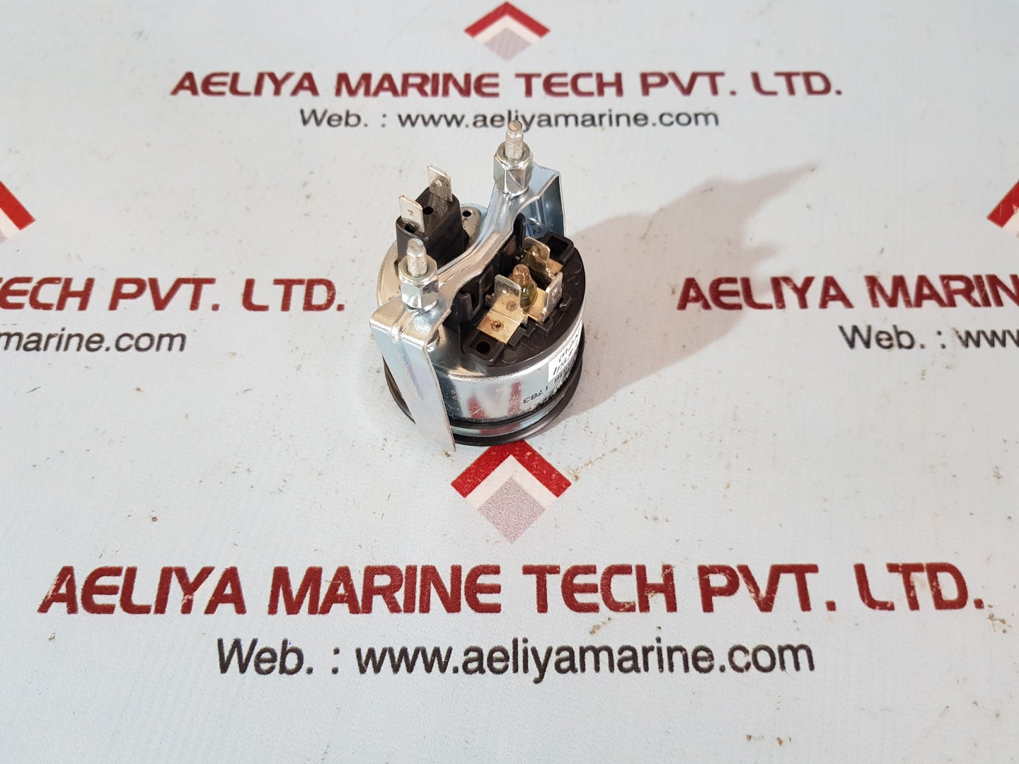 Vdo 350 030 003 international engine oil pressure gauge 0 to 5 bar