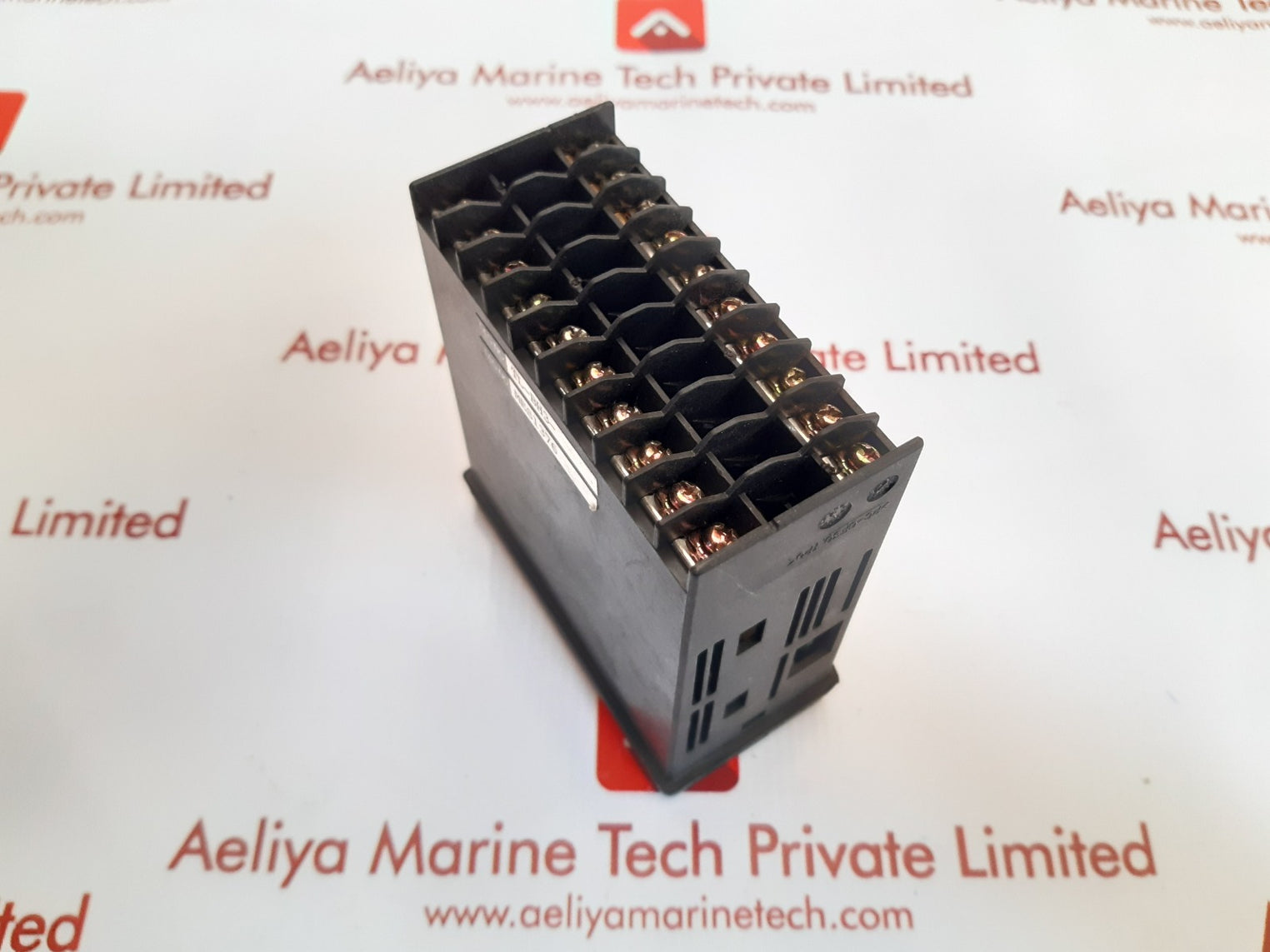 Yokogawa um330-00 digital temperature indicator