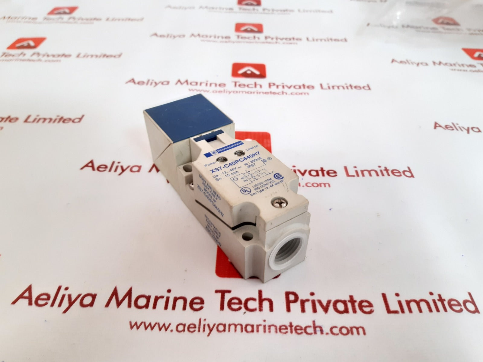 Telemecanique xs7-c40pc440h7 proximity sensor 12-48vdc