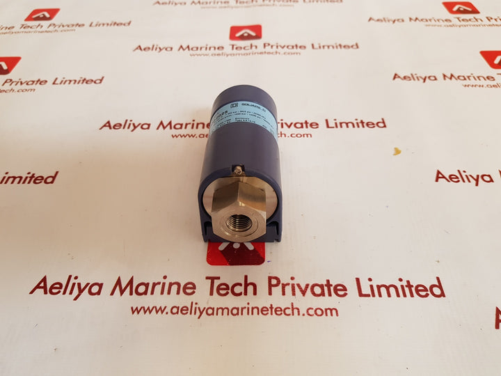 Telemecanique xml-f250d2025 universal pressure  sensor