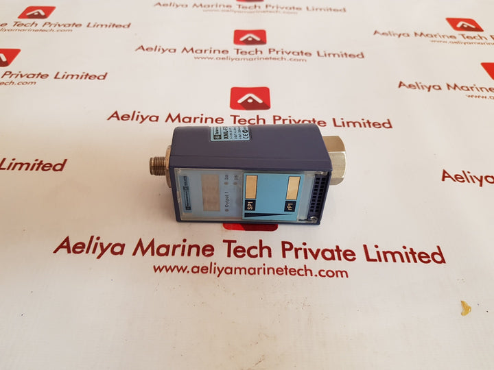 Telemecanique xml-f250d2025 universal pressure  sensor