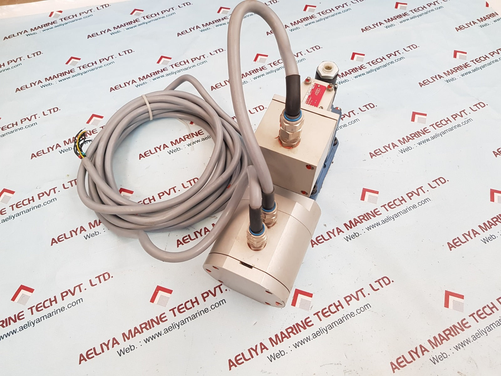 Moog d061k711c servo valve j09f03man22